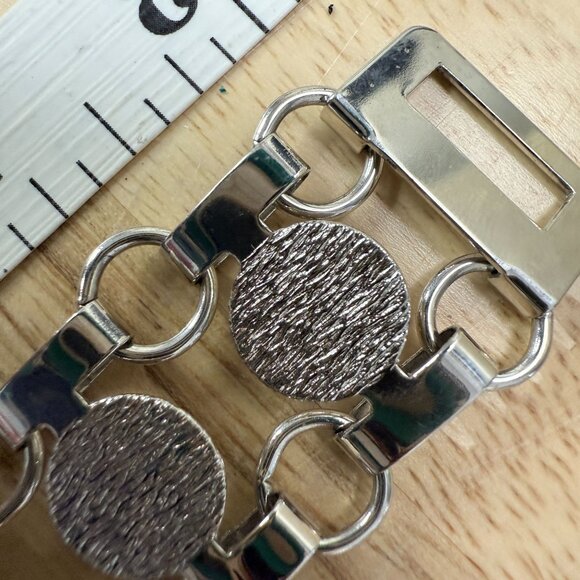 Sarah Coventry Silver-Tone Textured & Smooth Circle Link Bracelet With Fold-Over - Picture 12 of 14